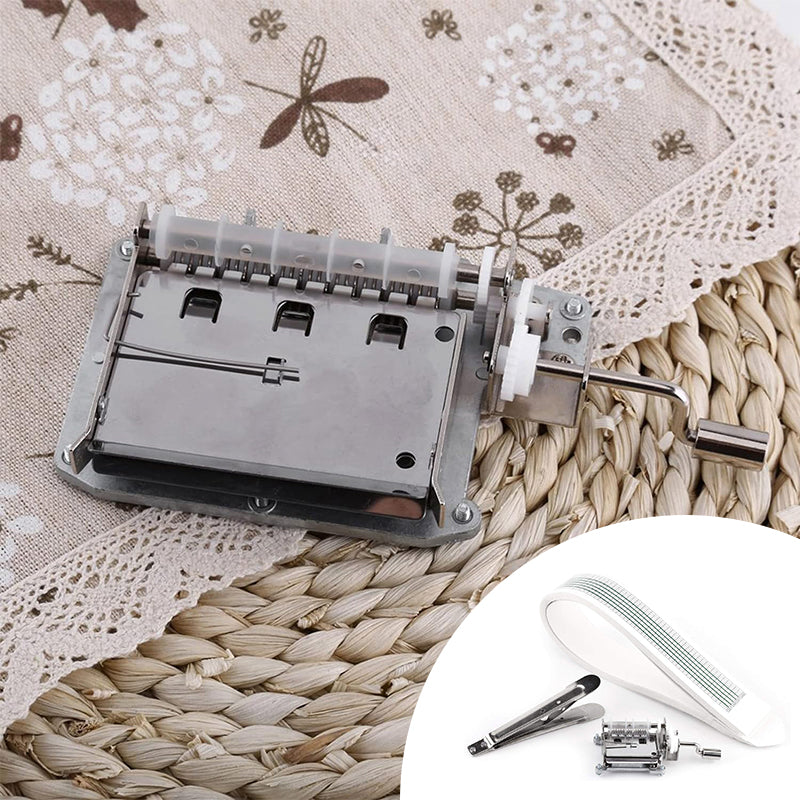 Handvevad speldosa med pappersband