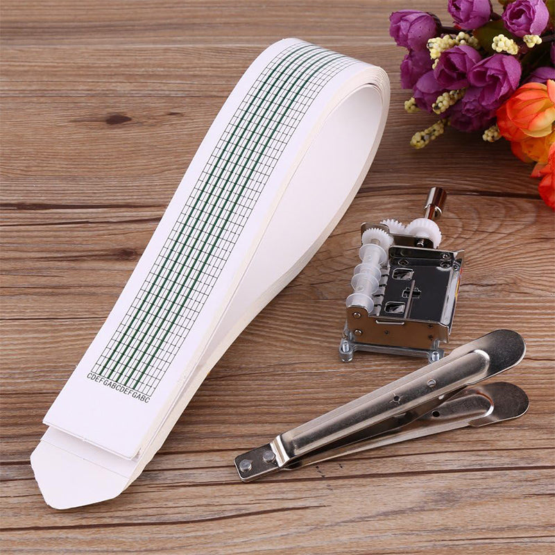 Handvevad speldosa med pappersband