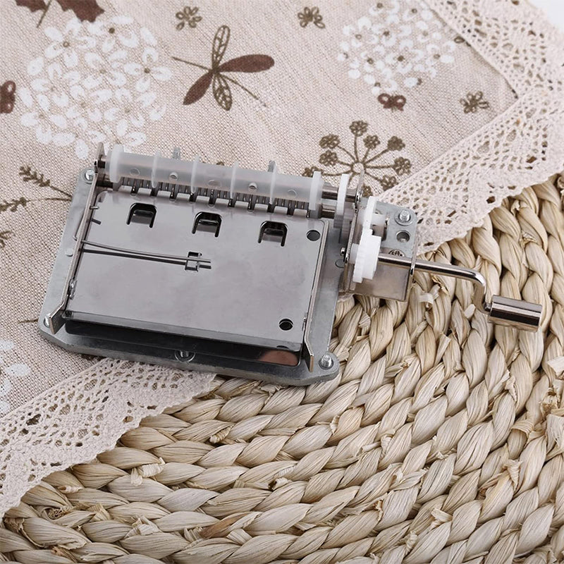 Handvevad speldosa med pappersband