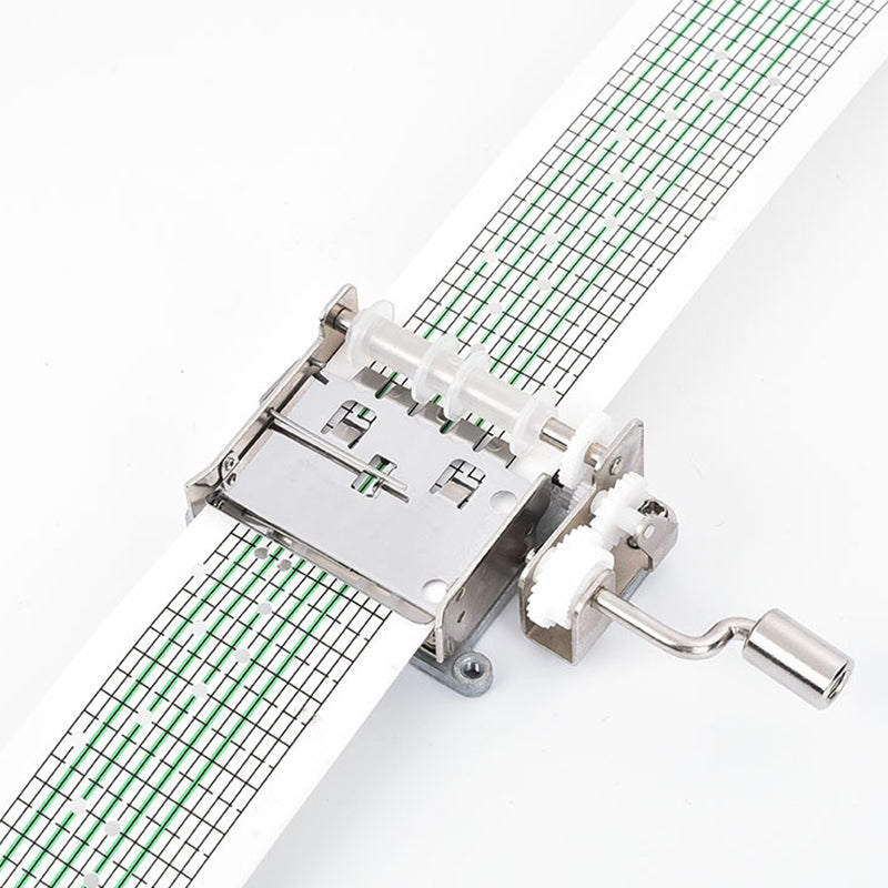 Handvevad speldosa med pappersband