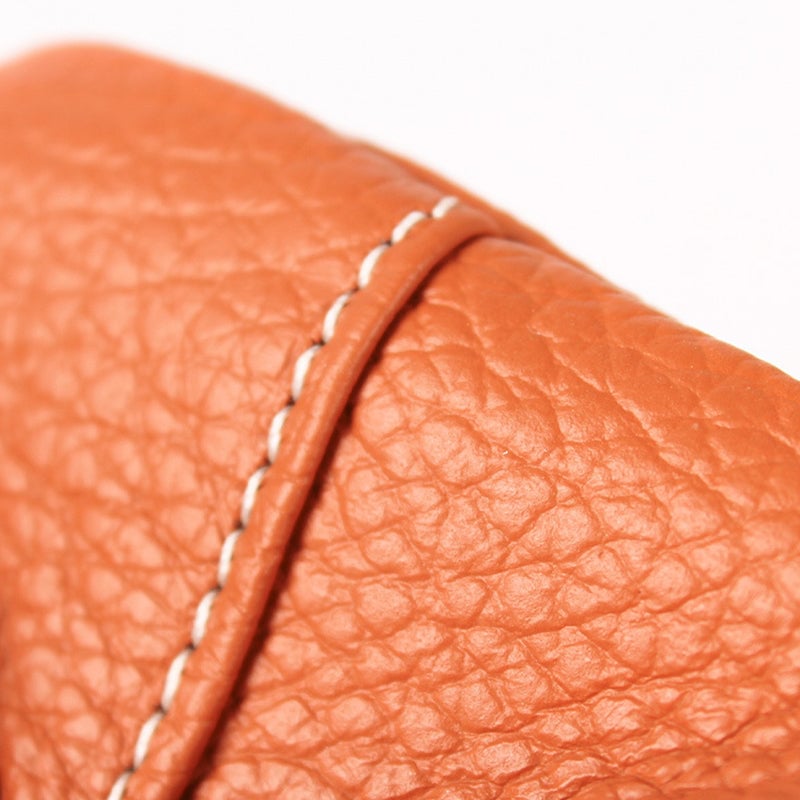 Enfärgad minimyntväska