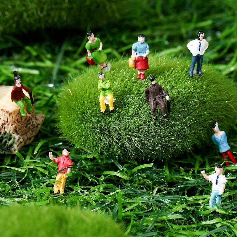 Random Color Mini Capsule Figurine