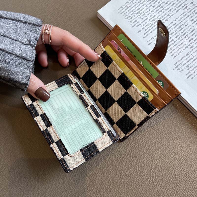 Kompakt plånbok för kvinnor med färgblock och rutmönster