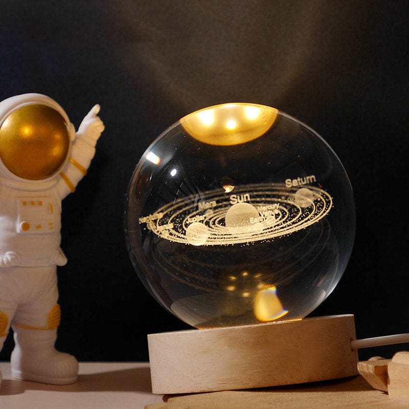 Nattlampa med lysande kristallkula