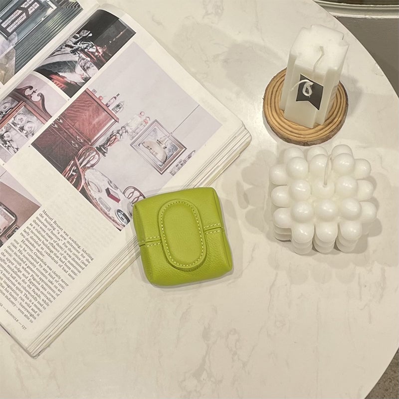 Enfärgad minimyntväska