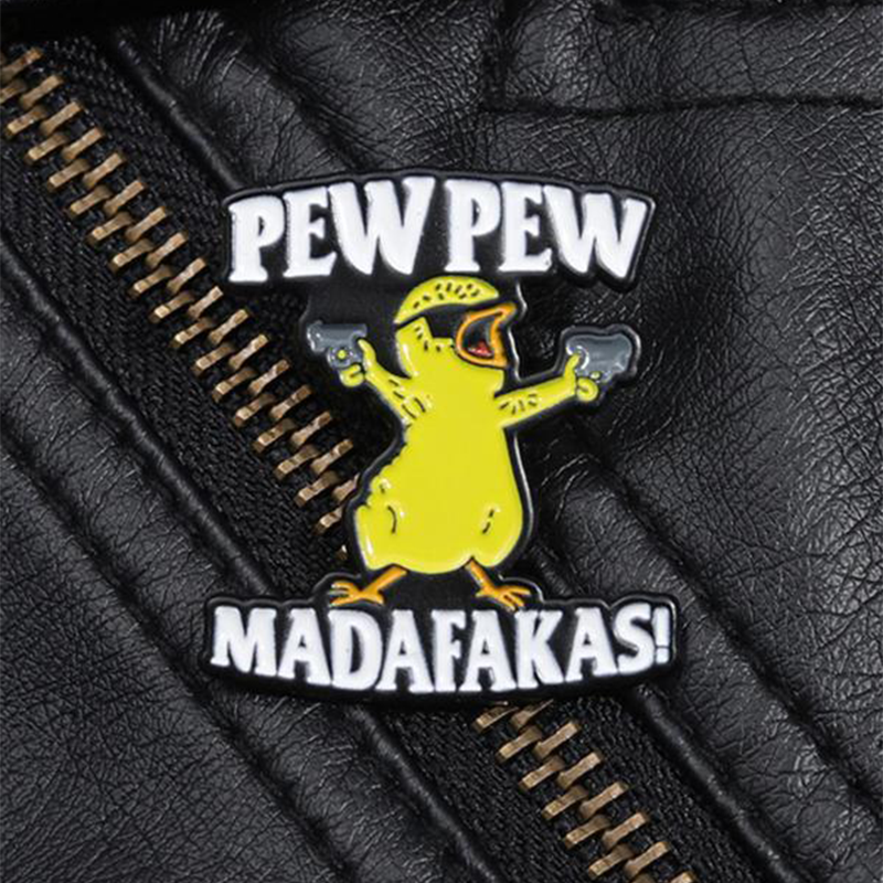 Brev & tecknad anka design brosch