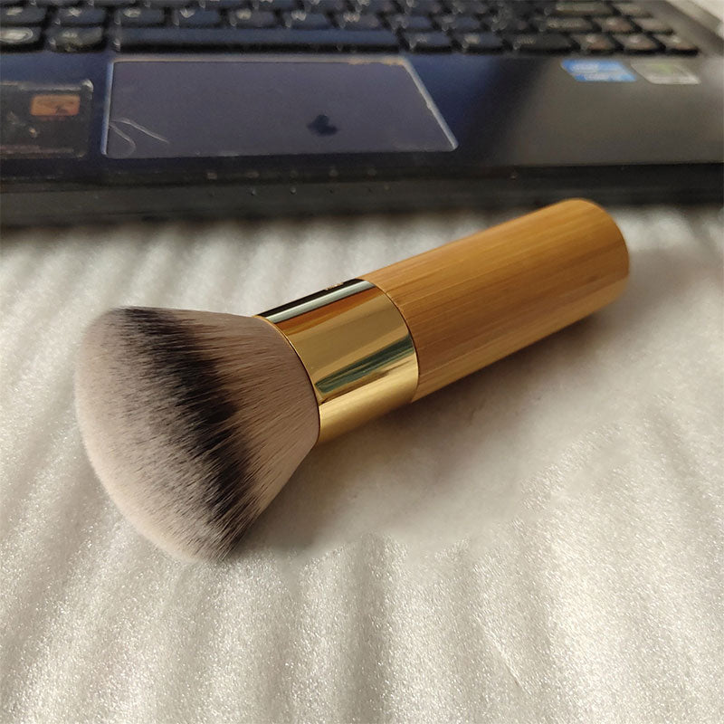 Fluffy Dome Foundation Brush