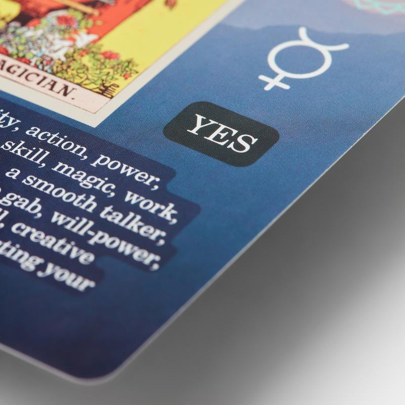 Att lära sig tarotkortdäck med betydelser på dem