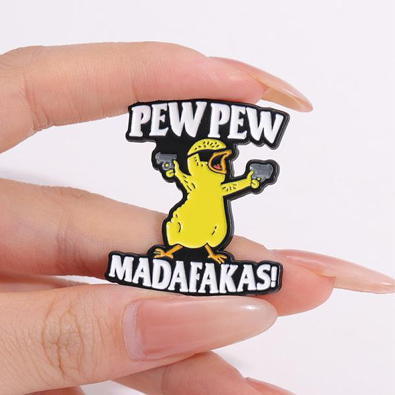 Brev & tecknad anka design brosch