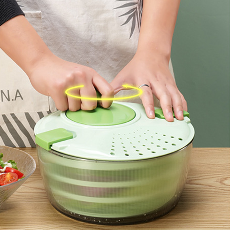 Hand-cranked fruit and vegetable dehydrating basket