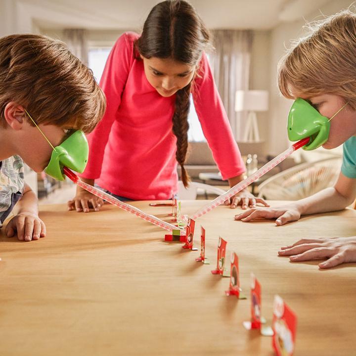 Kameleont som sticker ut tungan