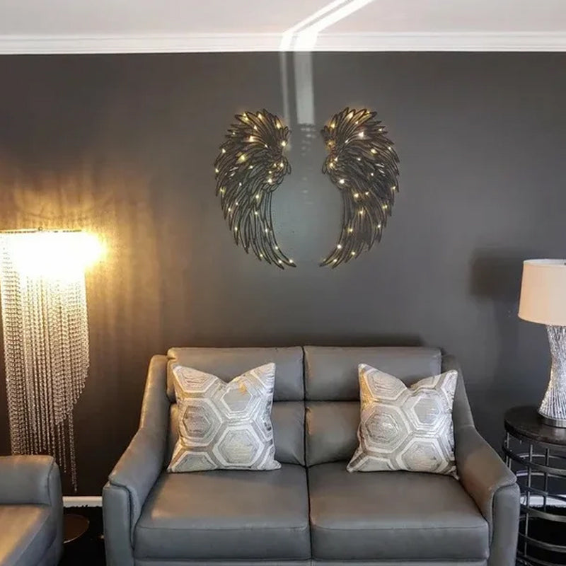 Svarta änglavingar i metall med LED-lampor