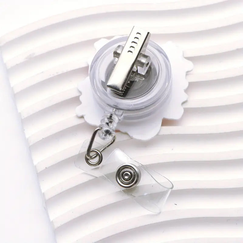 Easy-pull badge
