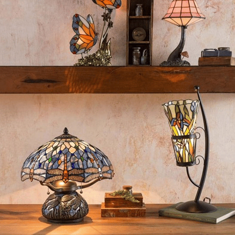 Tiffany-style Dragonfly Table Lamp