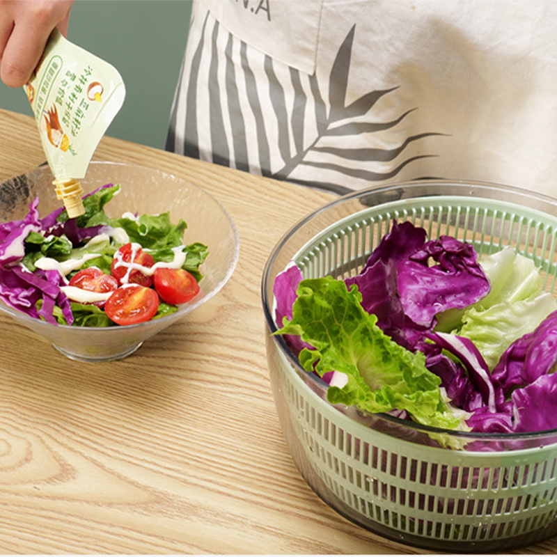 Hand-cranked fruit and vegetable dehydrating basket
